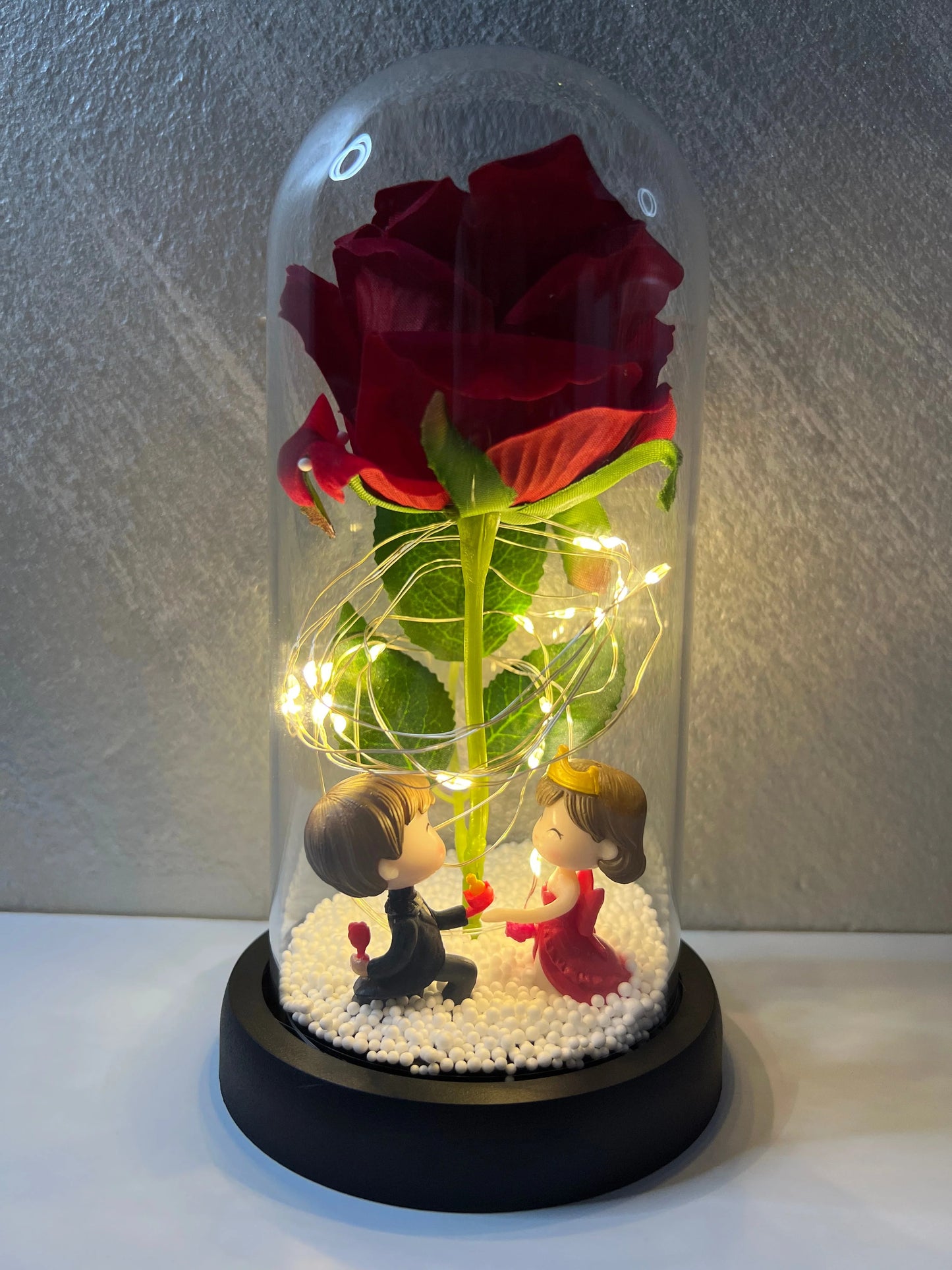 Ruža u Staklenom zvonu sa LED svetlima